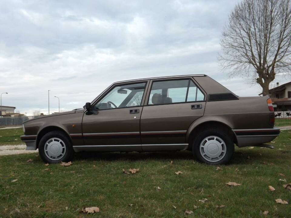Immagine 5/50 di Alfa Romeo Giulietta 1.6 (1984)