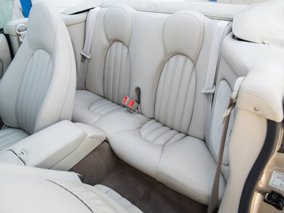 Image 79/91 de Jaguar XK8 4.0 (2000)