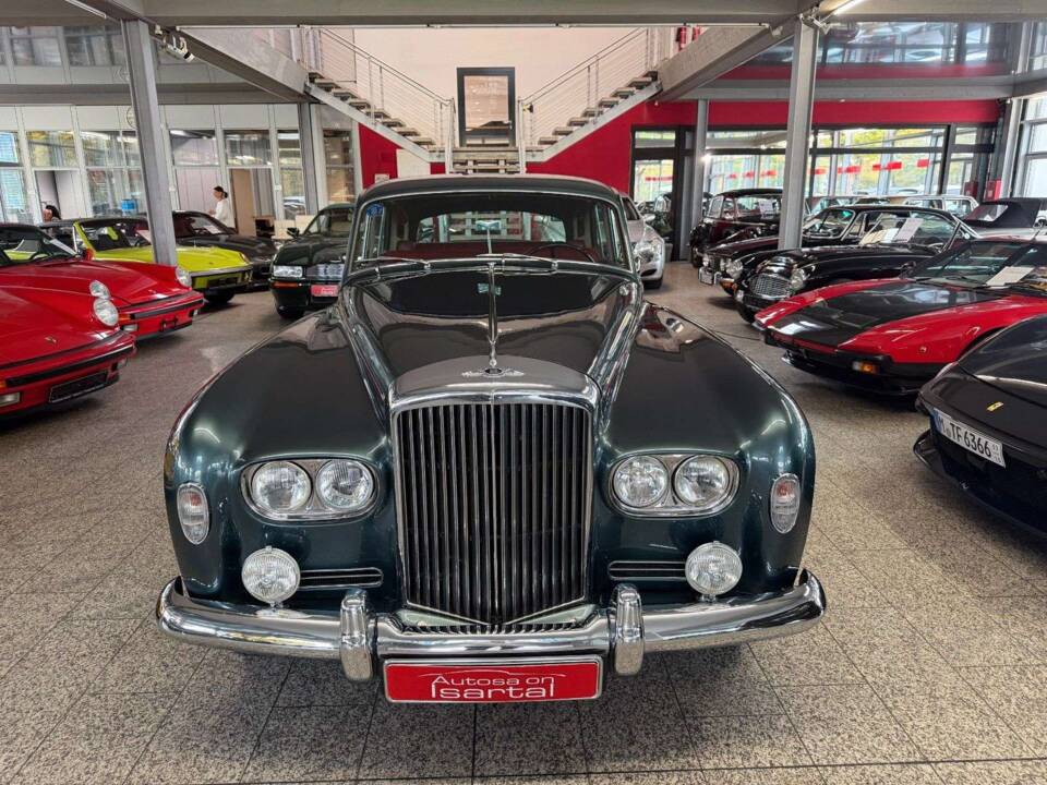 Image 32/36 of Bentley S 3 (1965)