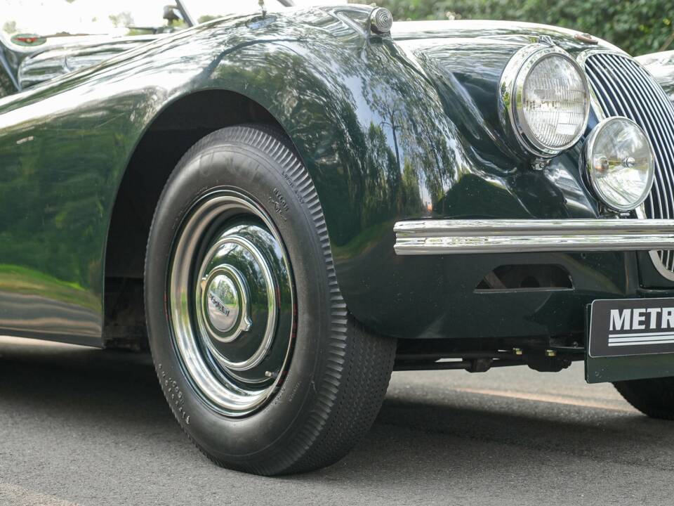 Image 38/50 of Jaguar XK 120 DHC (1953)