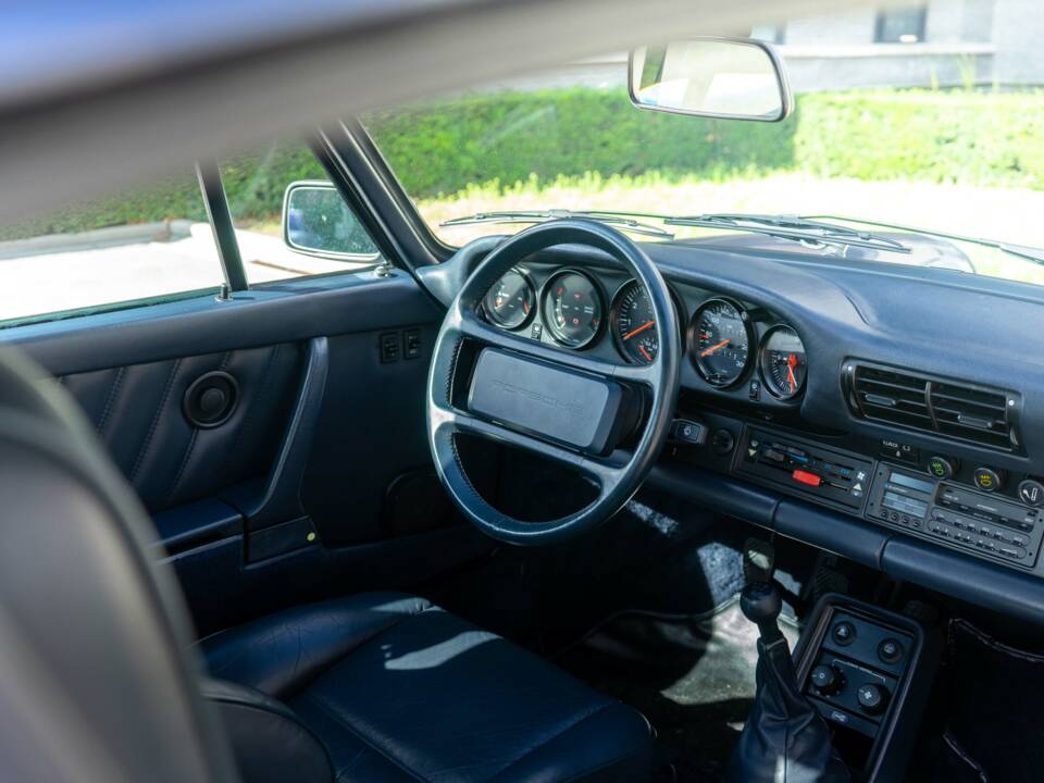 Imagen 25/33 de Porsche 911 Turbo 3.3 (1988)