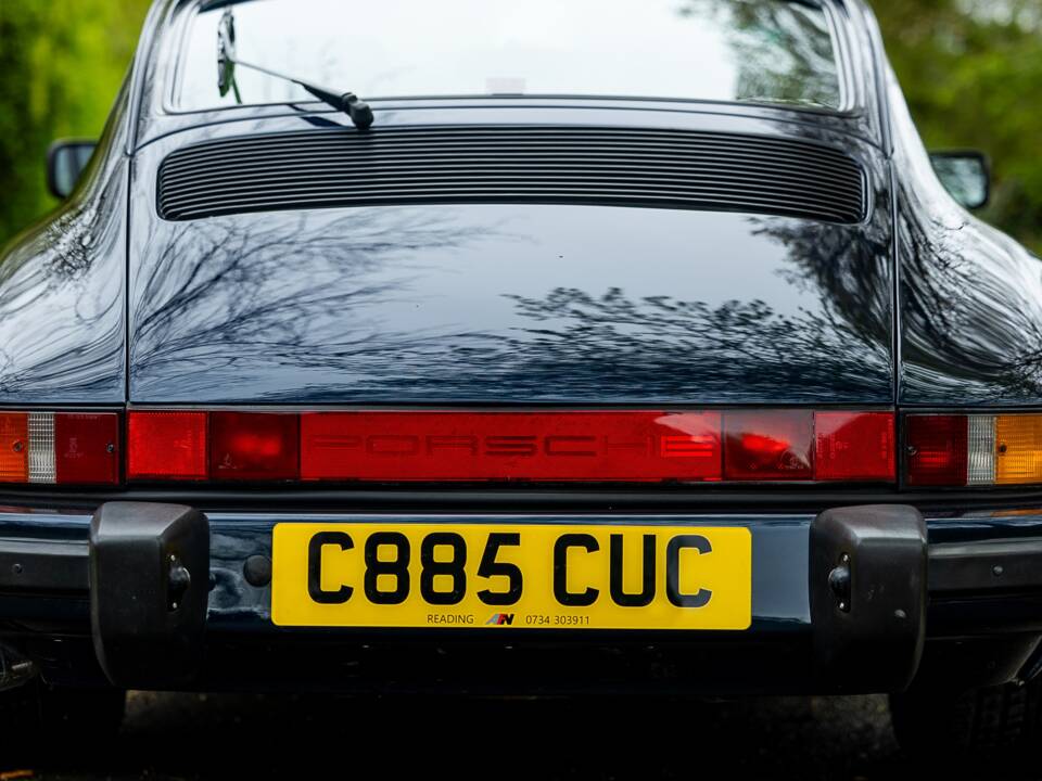 Image 20/50 of Porsche 911 Carrera 3.2 (1985)