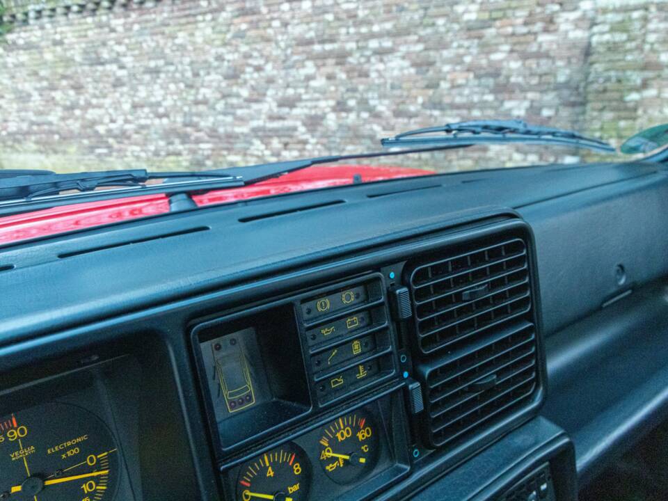 Imagen 49/50 de Lancia Delta HF Integrale Evoluzione I (1991)