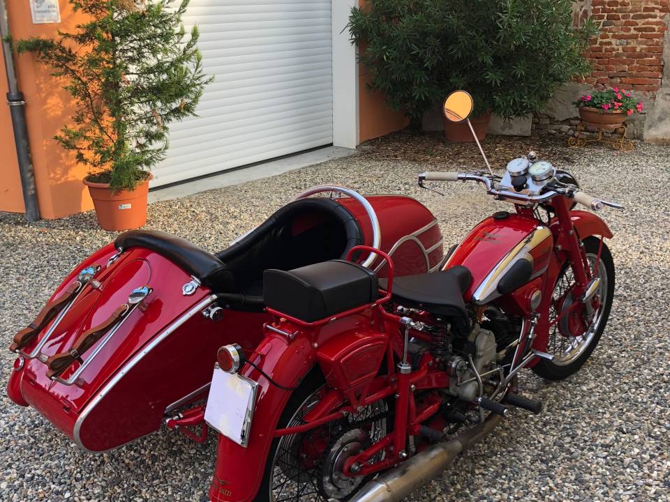 Image 6/9 de Moto Guzzi GTV 500 (1949)