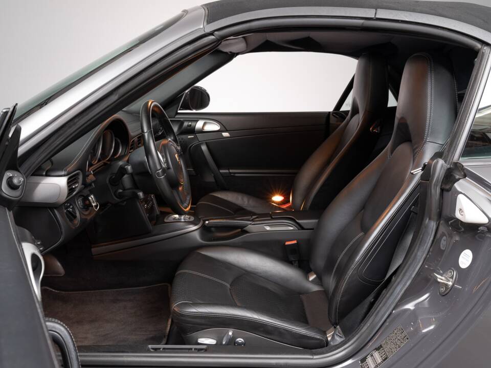 Bild 23/38 von Porsche 911 Carrera 4 (2011)