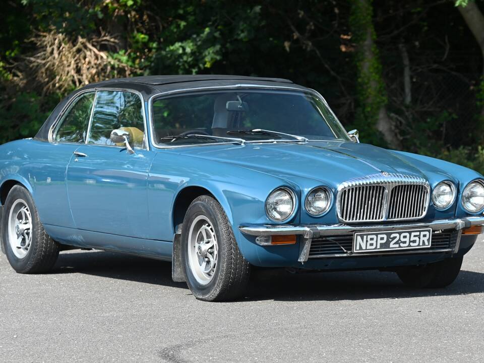Bild 1/17 von Daimler Sovereign 4.2 (1977)