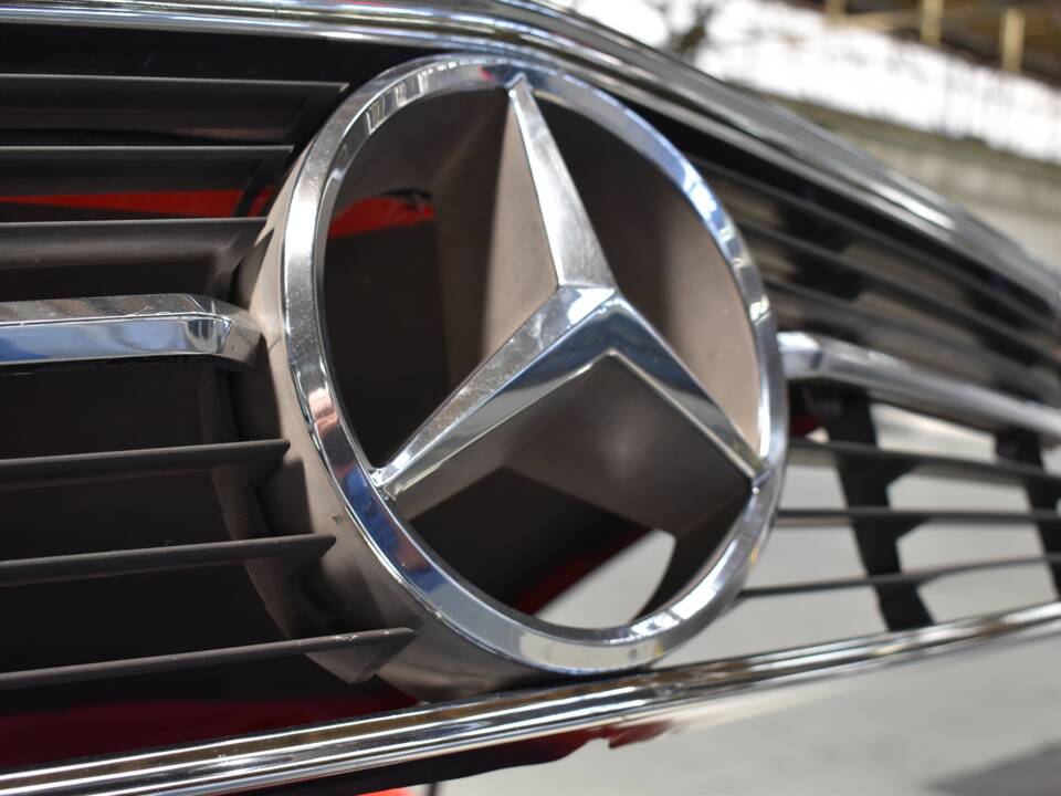 Image 50/94 of Mercedes-Benz 560 SL (1988)