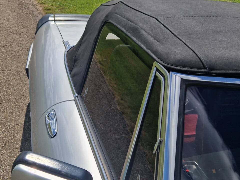 Bild 18/29 von Alfa Romeo 2.0 Spider (1986)
