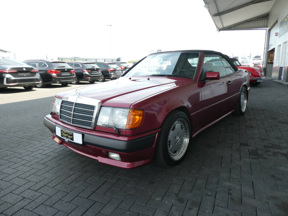 Image 3/25 of Mercedes-Benz 300 CE-24 3.4 AMG (1994)