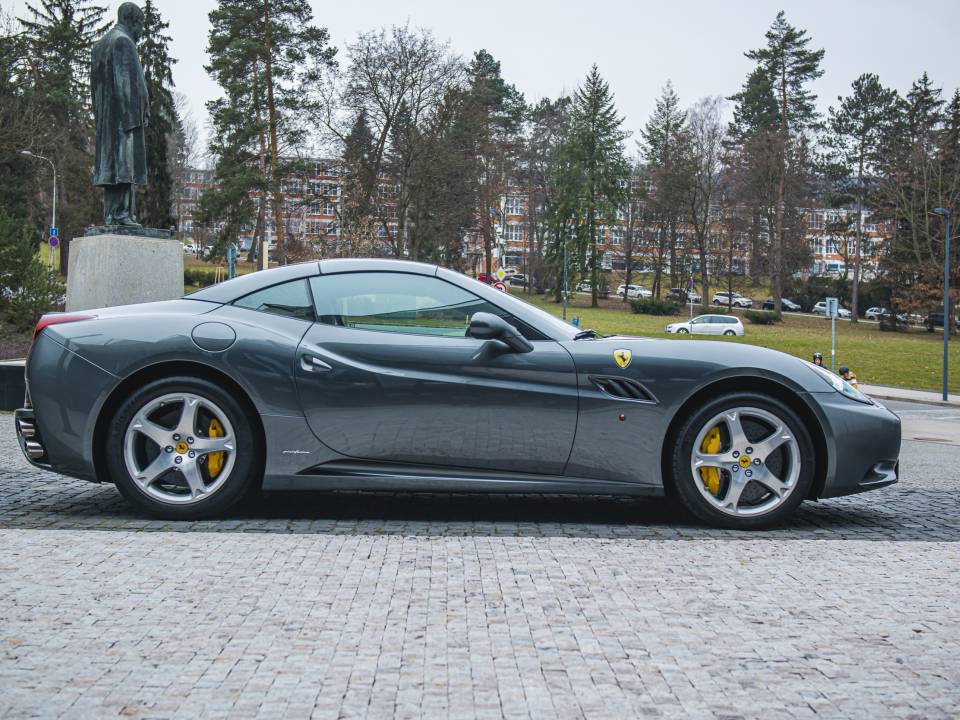 Bild 6/28 von Ferrari California (2011)