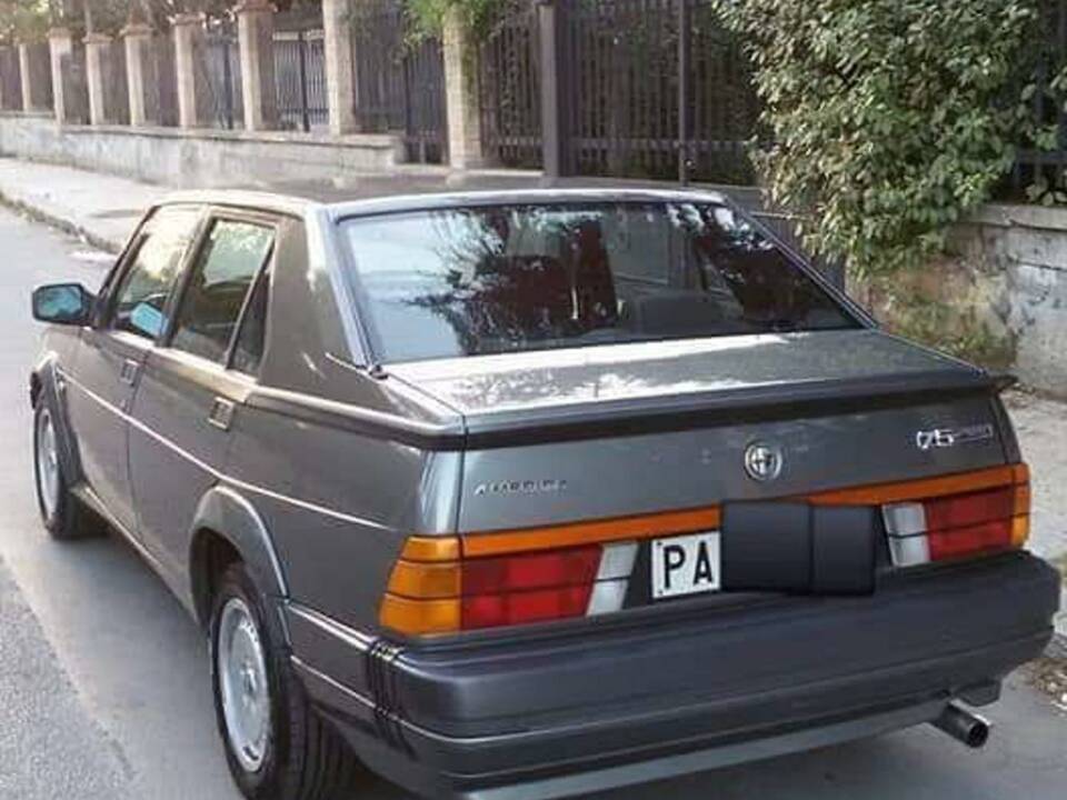 Afbeelding 9/10 van Alfa Romeo 75 1.8 Turbo (1988)