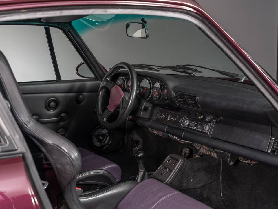 Image 17/31 de Porsche 911 Carrera RS (1992)