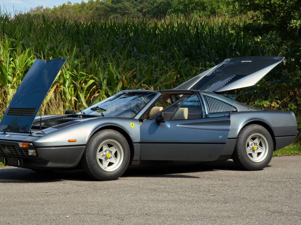 Bild 6/49 von Ferrari 308 GTS Quattrovalvole (1985)