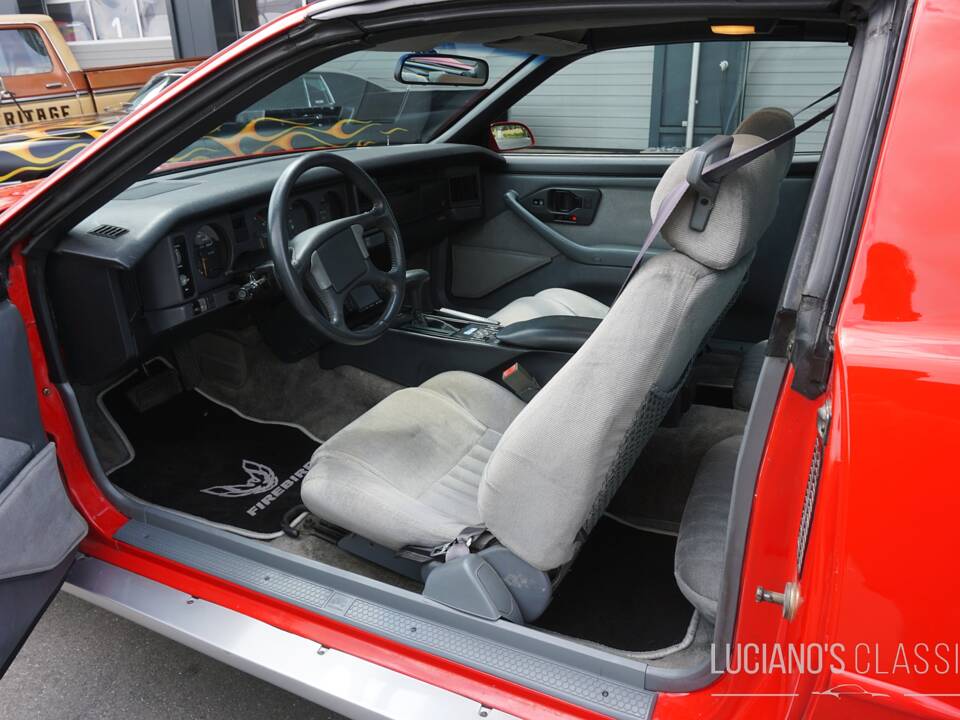 Bild 43/66 von Pontiac Firebird TransAm (1989)