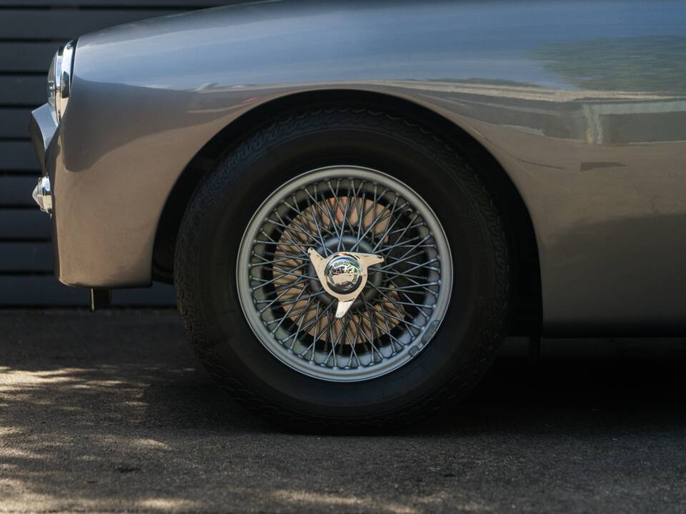 Image 6/65 of AC Greyhound (1961)