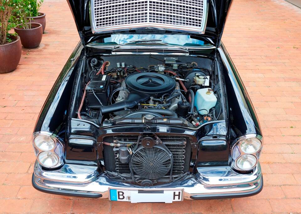 Image 124/188 of Mercedes-Benz 280 SE 3,5 (1971)