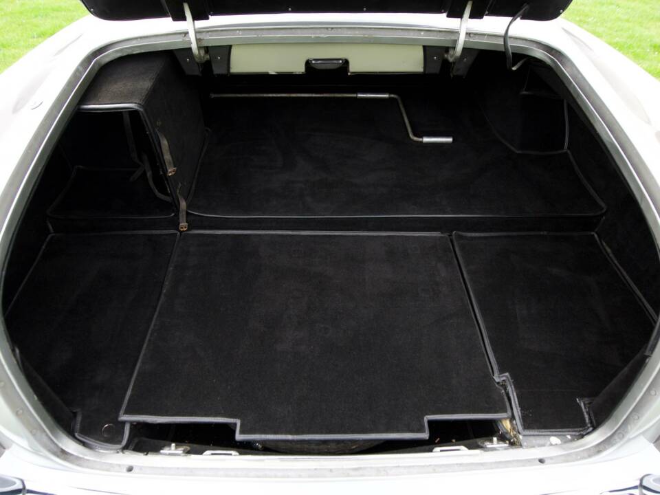 Image 27/50 of Bentley S 2 (1960)