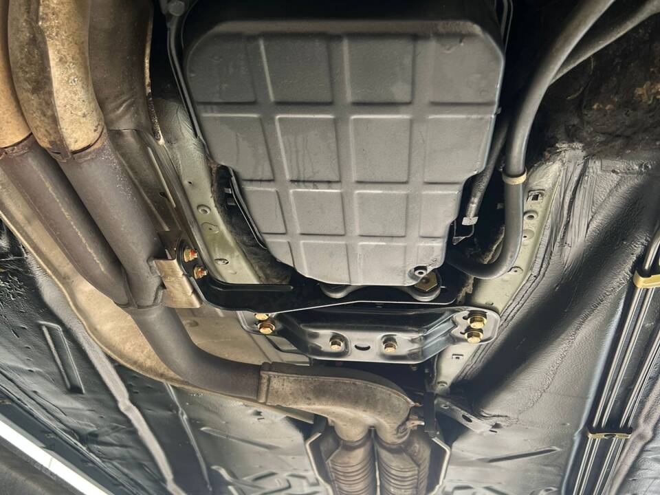 Image 19/22 of Mercedes-Benz E 220 (1993)