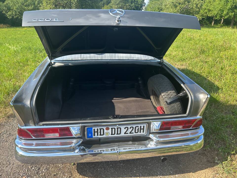 Bild 4/9 von Mercedes-Benz 220 SE b (1964)