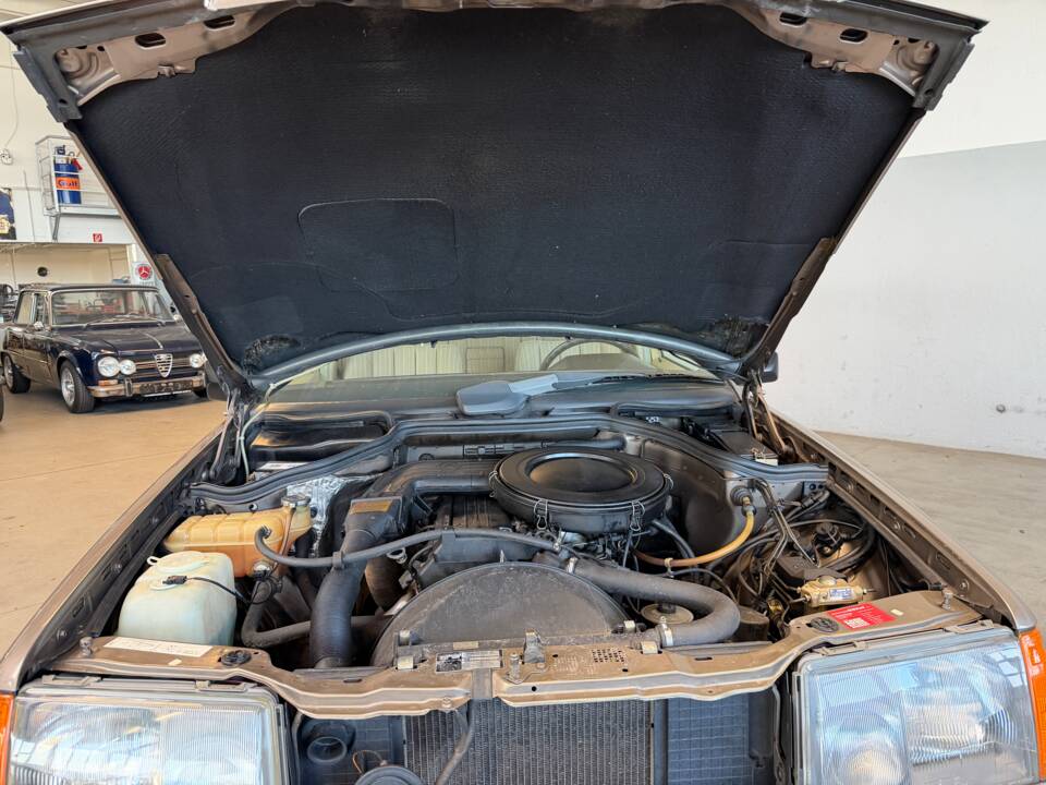 Afbeelding 33/36 van Mercedes-Benz 200 (1988)