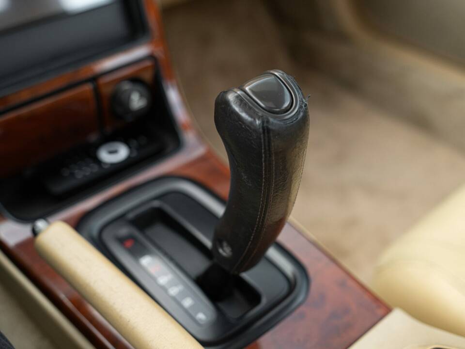 Bild 33/50 von Honda Legend (1992)