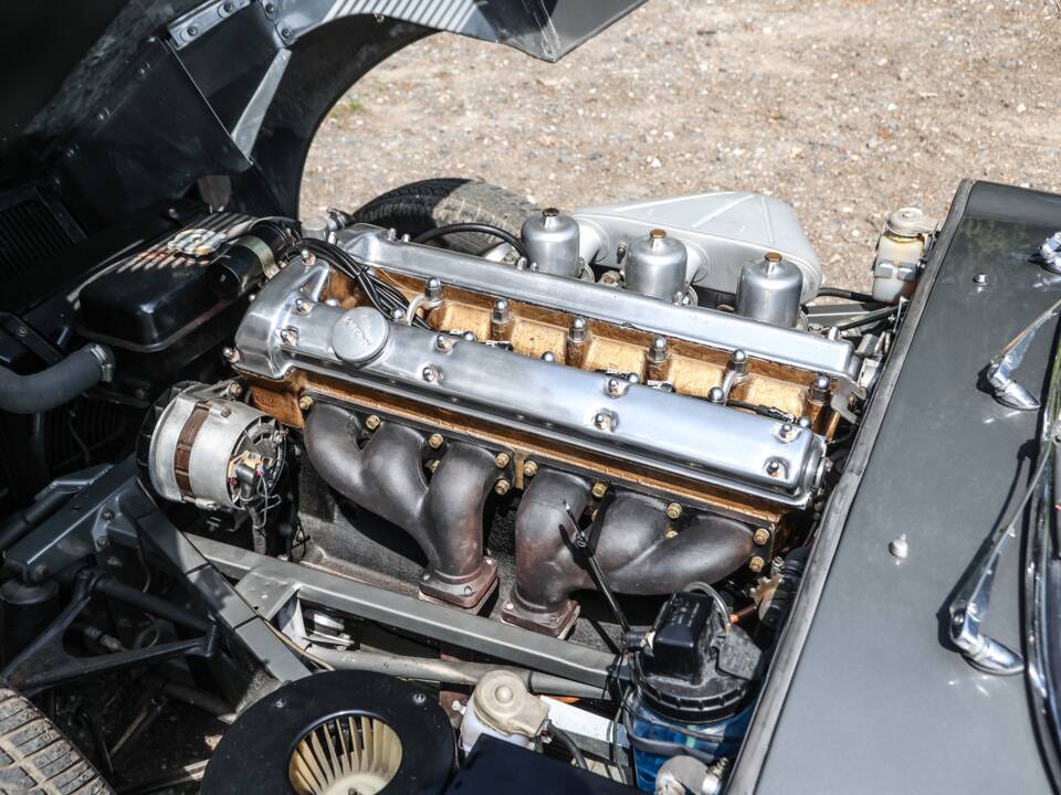 Image 26/44 de Jaguar Type E 4.2 (1964)