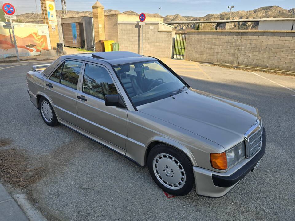 Image 4/8 of Mercedes-Benz 190 E (1989)
