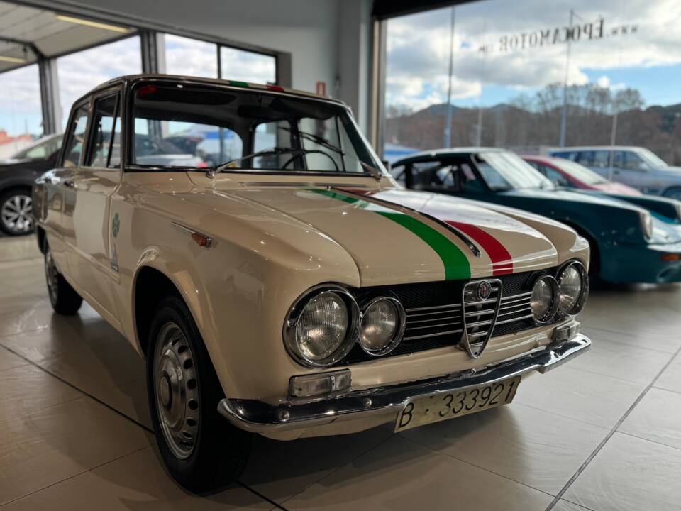 Image 2/47 of Alfa Romeo Giulia 1600 TI (1963)