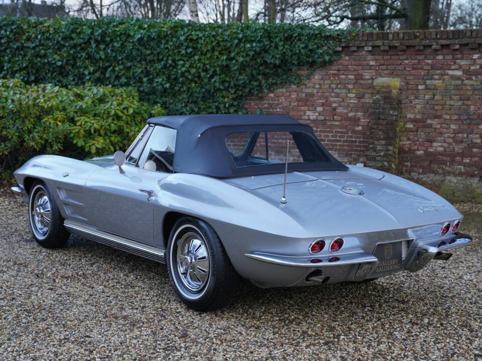 Immagine 7/50 di Chevrolet Corvette Sting Ray Convertible (1964)