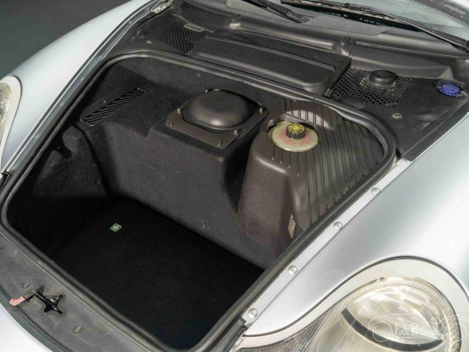 Image 18/19 of Porsche 911 Carrera 4 (2001)