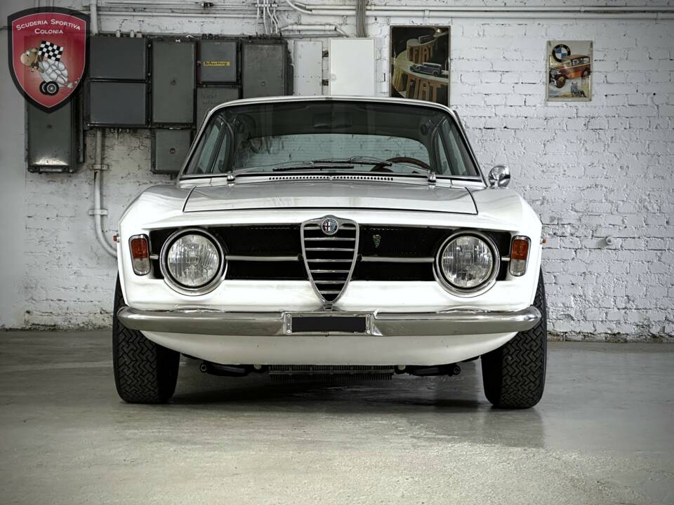 Immagine 2/53 di Alfa Romeo Giulia GT 1300 Junior (1970)