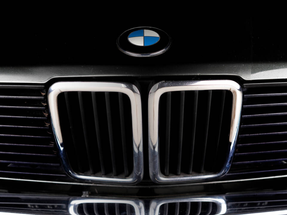 Immagine 35/43 di BMW 528i (1986)