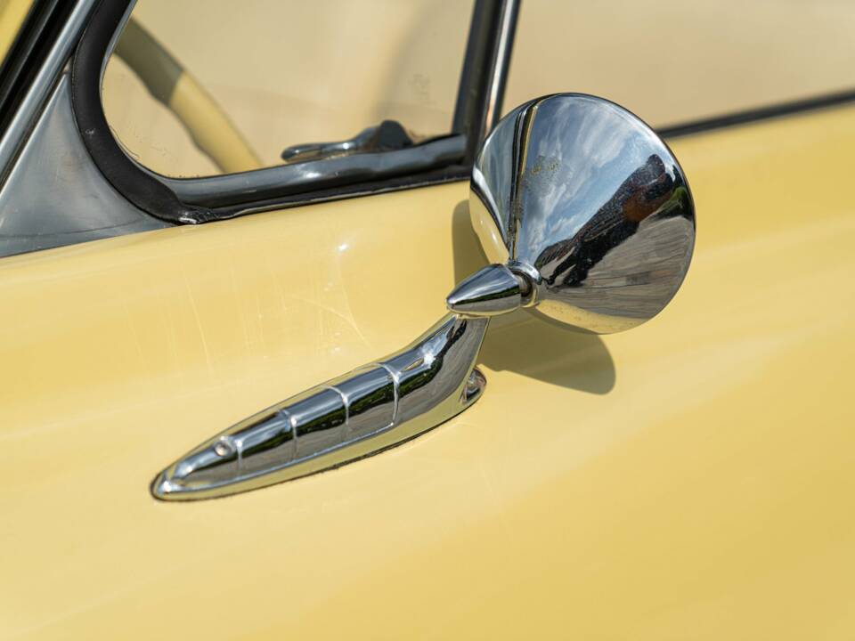 Image 21/50 of Studebaker Champion Regal DeLuxe Convertible (1950)