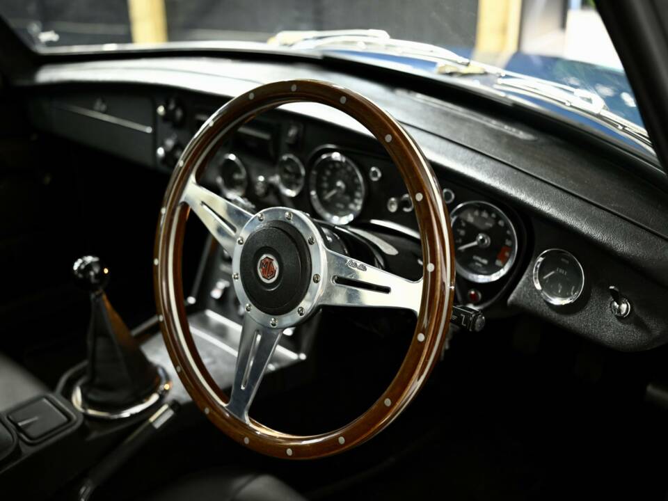 Afbeelding 25/50 van MG MGB GT V8 (1974)