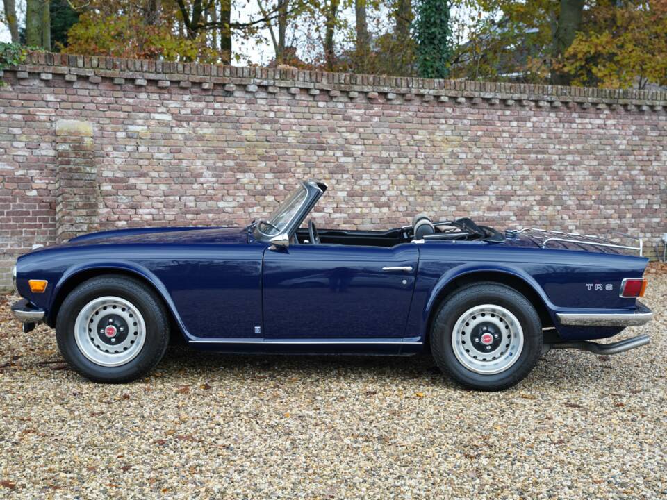 Image 14/50 of Triumph TR 6 PI (1972)