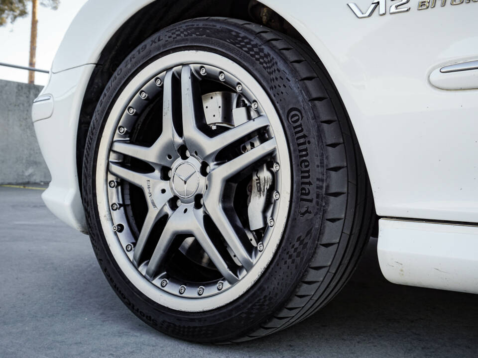 Image 24/51 of Mercedes-Benz S 65 AMG L (2004)