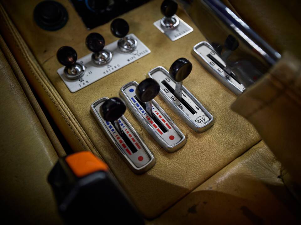 Image 54/100 of Ferrari 308 GTB Quattrovalvole (1983)