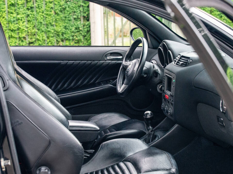Image 25/36 of Alfa Romeo 147 3.2 GTA (2003)
