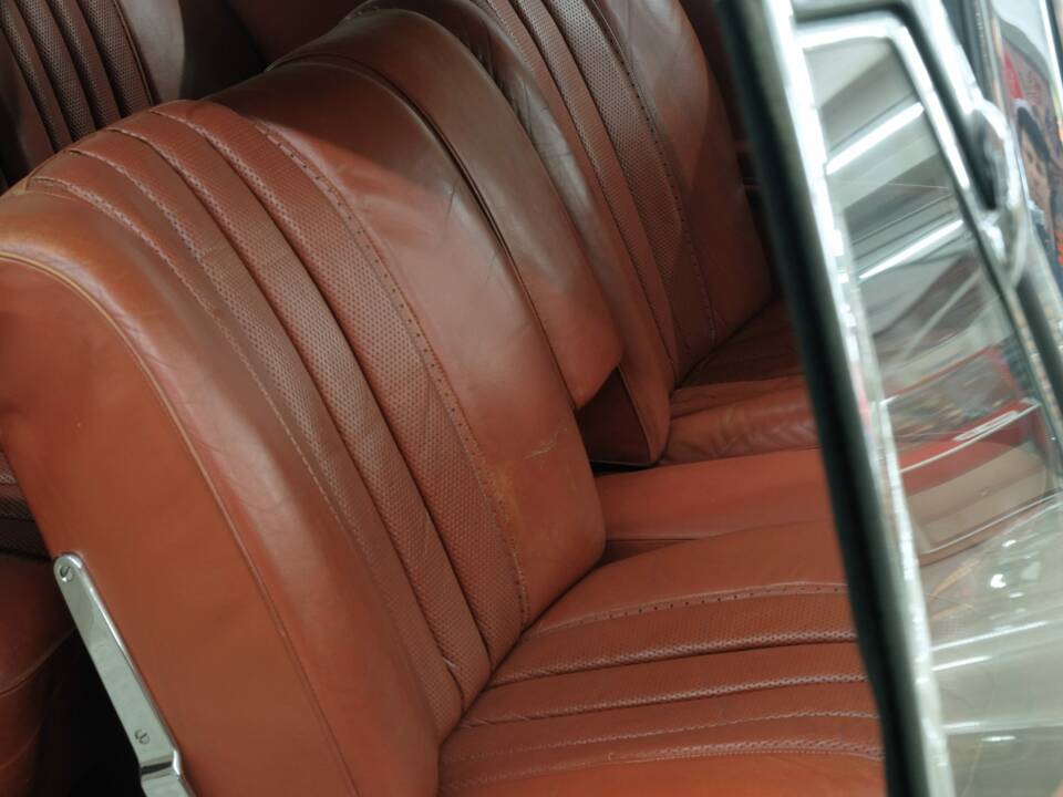 Image 36/50 of Mercedes-Benz 300 SE (1966)