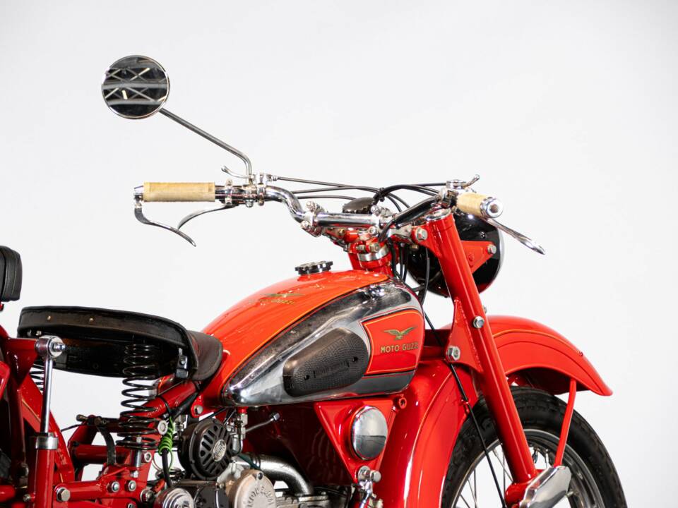 Image 25/50 of Moto Guzzi Astore (1952)