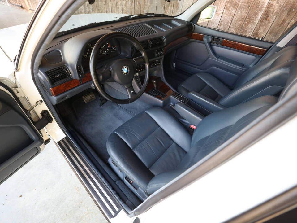 Bild 9/70 von BMW 735i (1991)