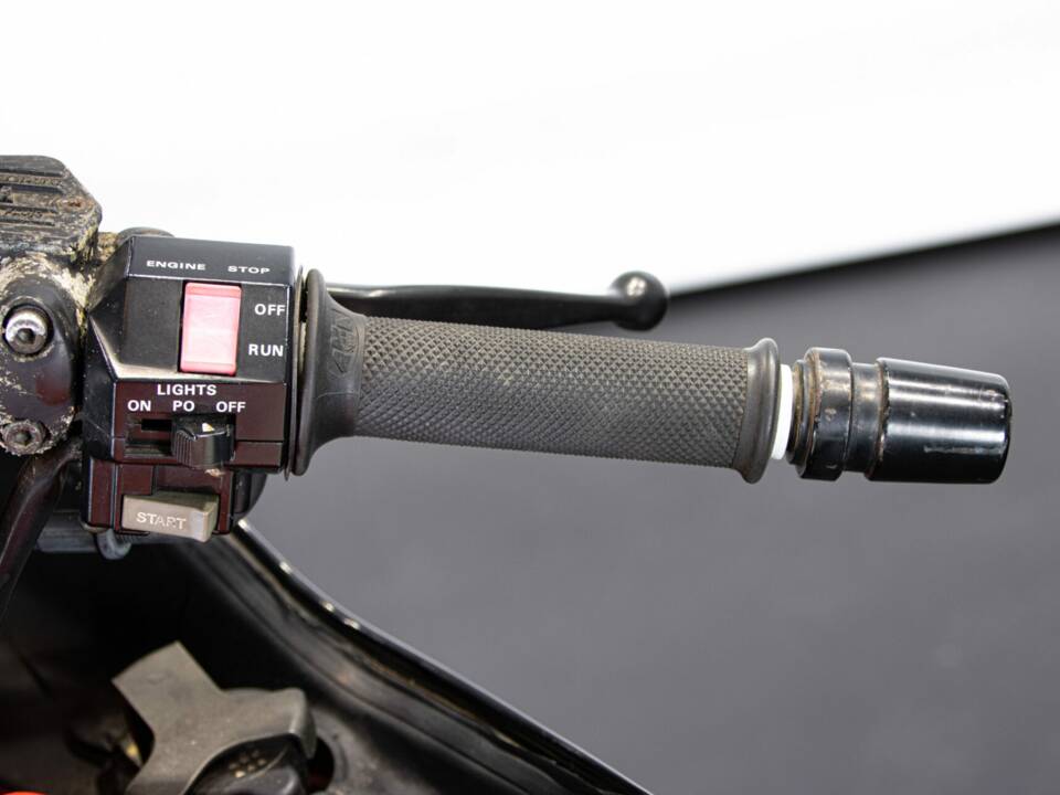 Image 47/50 of Yamaha FZ 750 (1986)