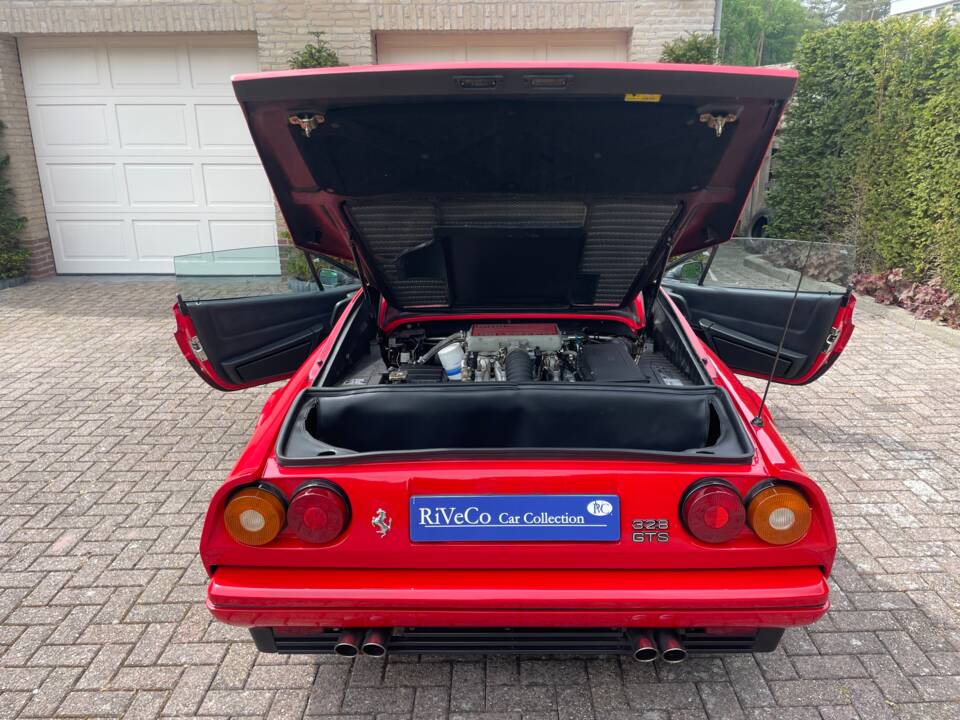 Image 21/48 of Ferrari 328 GTS (1989)