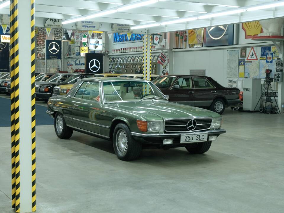Image 16/50 de Mercedes-Benz 350 SLC (1973)