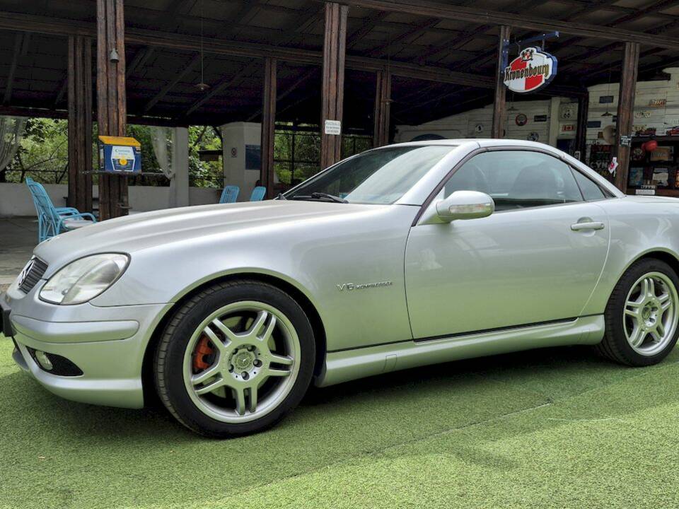 Afbeelding 54/63 van Mercedes-Benz SLK 32 AMG (2001)