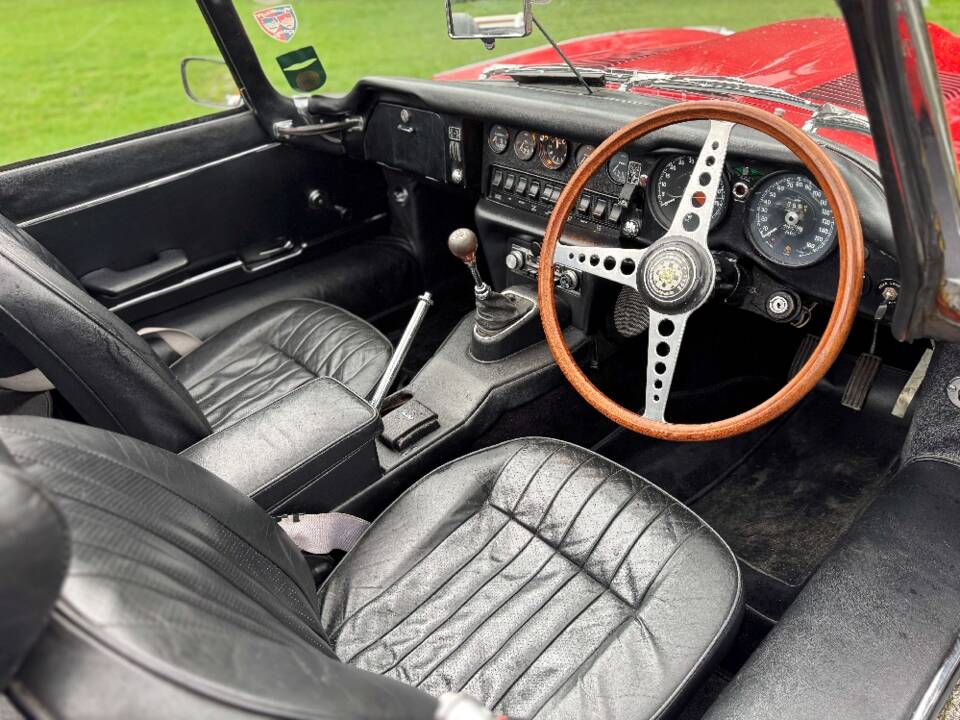 Image 18/29 de Jaguar E-Type (1969)