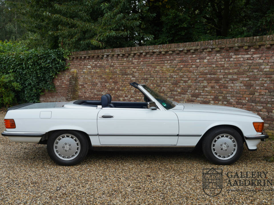 Image 29/50 of Mercedes-Benz 500 SL (1988)