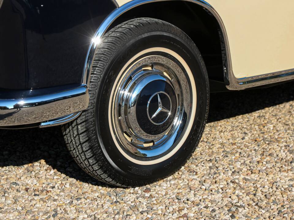 Imagen 25/50 de Mercedes-Benz 220 S Cabriolet (1956)