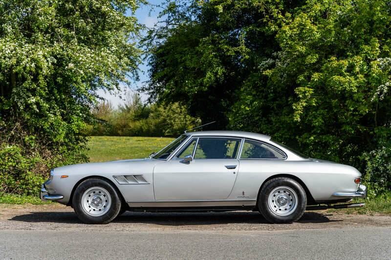 Image 10/49 de Ferrari 330 GT 2+2 (1966)