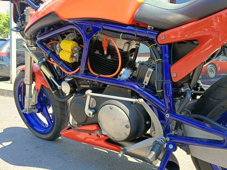 Image 22/48 of Buell X1 Lightning (2000)